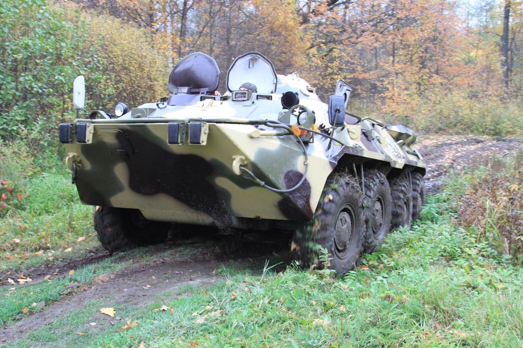 Бтр лес. БТР гепард. Осн гепард Мордовия. BTR спецназа. БТР 82а в лесу.