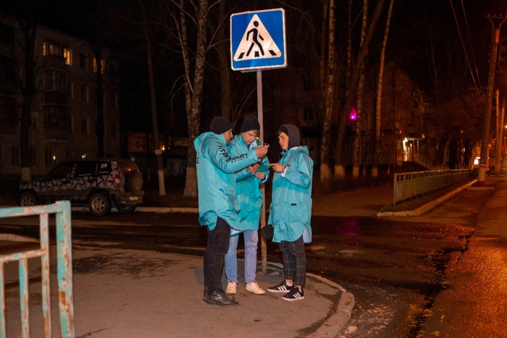 Люди в новом саранск. Подсветка пешехоки Саранск. Пешеходный переход Саранск. Пешеходный переход татар информ.