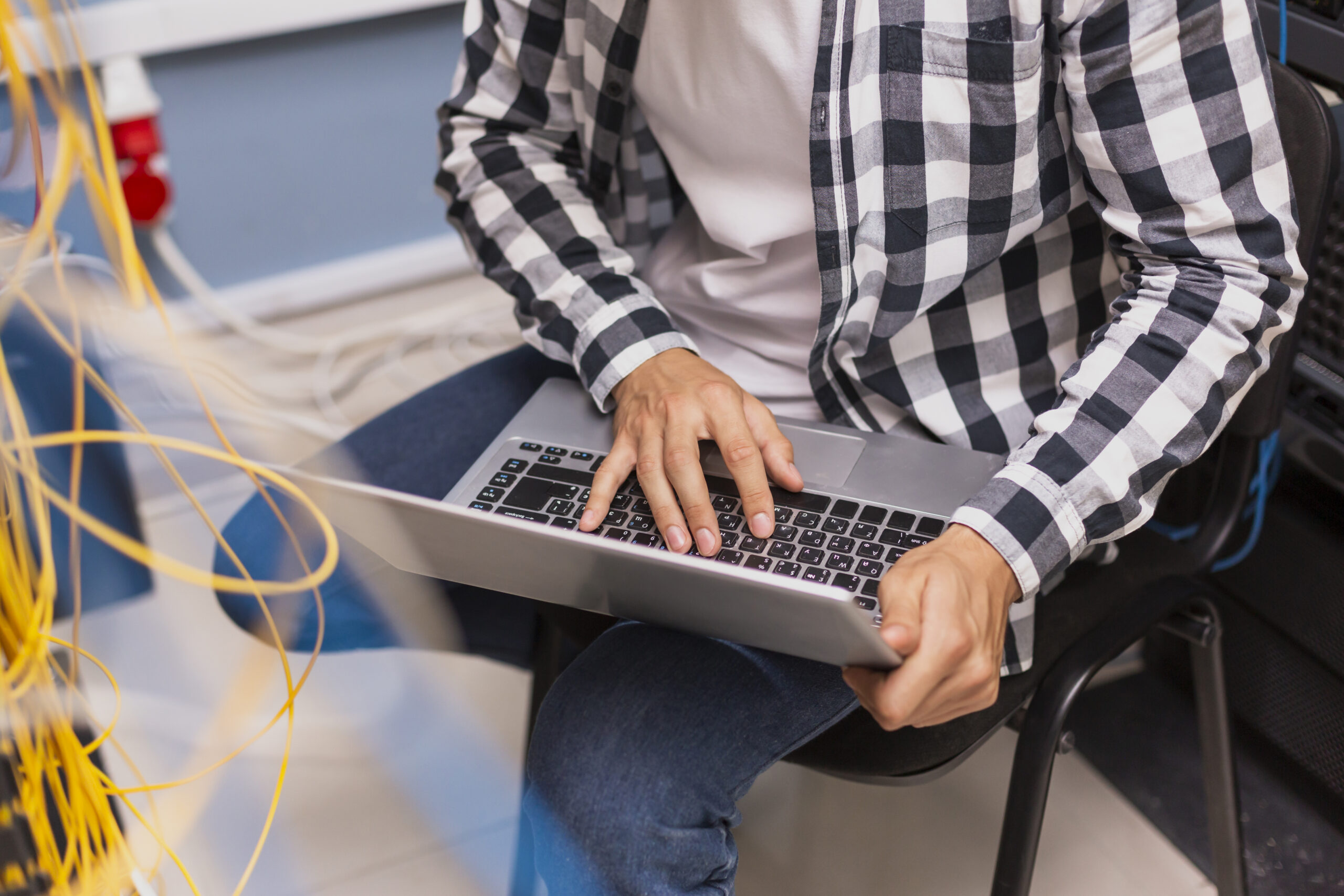 person working laptop high angle view scaled Житель Саранска лишился денег при покупке видеокарты