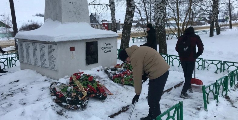 screenshot 113 В Кочкуровском районе школьники помогли расчистить «Дорогу к обелиску»