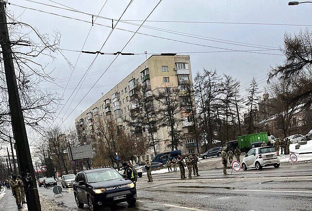 Фото: commons.wikimedia.org/Public domain/Road Block Kyiv