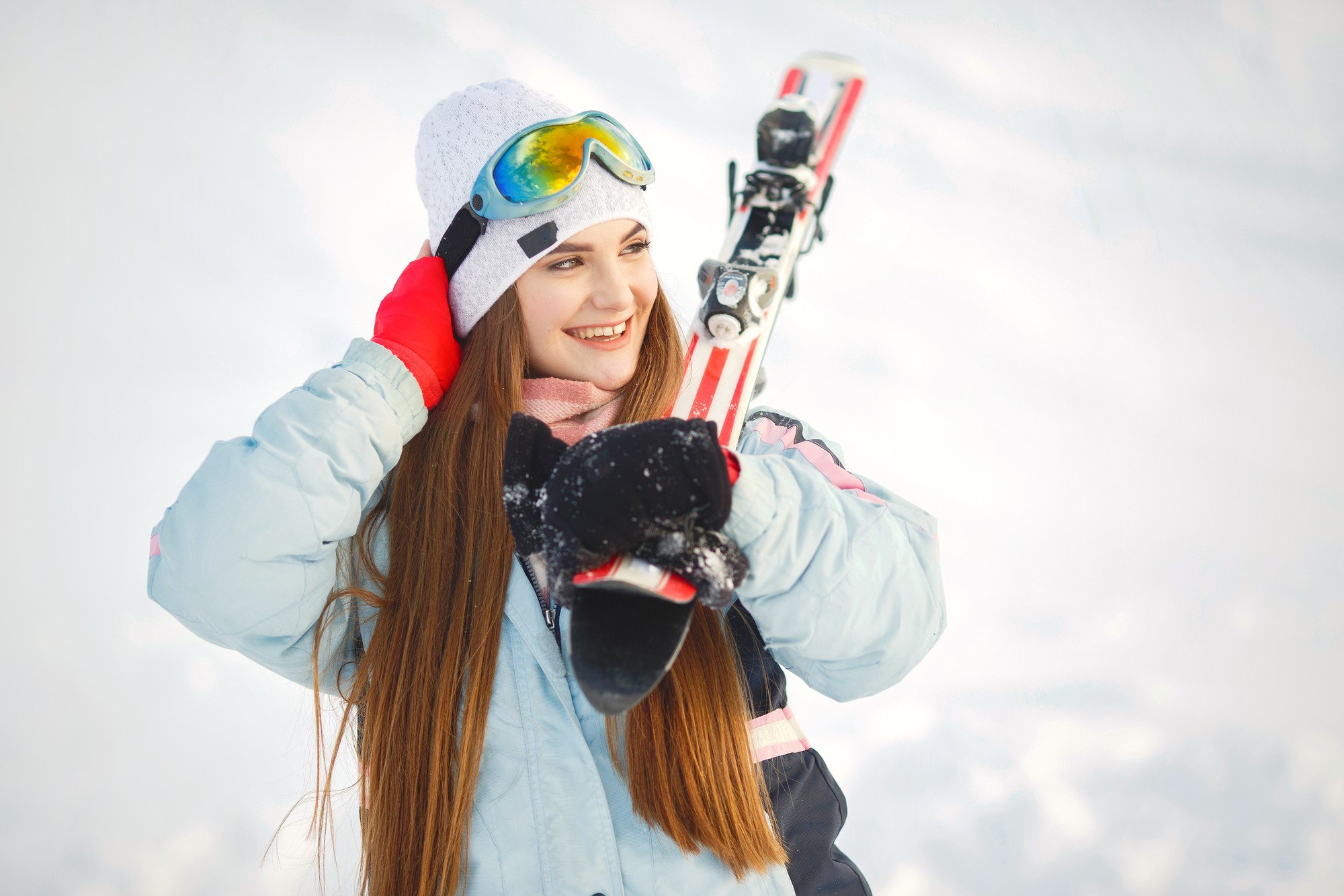 skier mountain slope posing against background snow capped mountains Сегодня в Саранске пройдет день здоровья