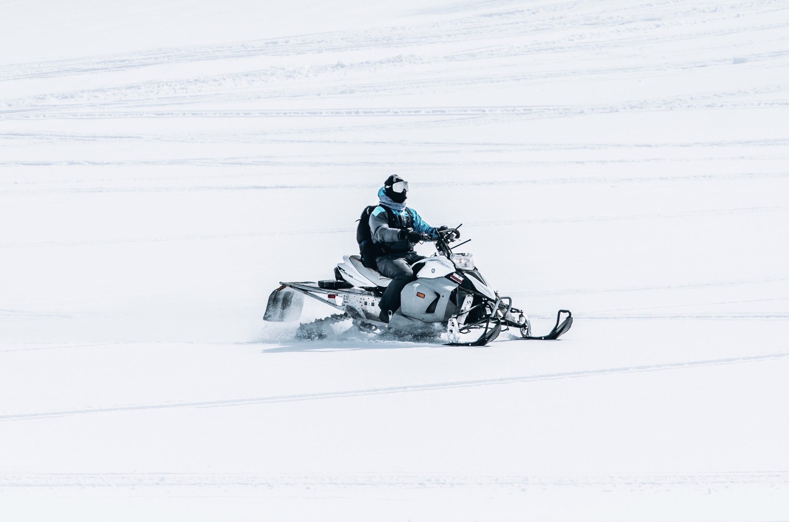 male riding snowmobile large snowy field scaled «Жигули» завоевали командный кубок России по спидвею в Саранске