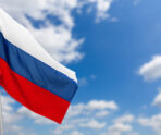 russian flag against blue sky Путин наградил жителей Мордовии