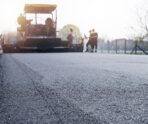 workers placing new coating asphalt road Ямочный ремонт стартует на центральных улицах Саранска